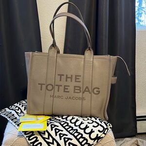 MARC JACOBS - THE TOTE BAG. Amazing condition! Large
